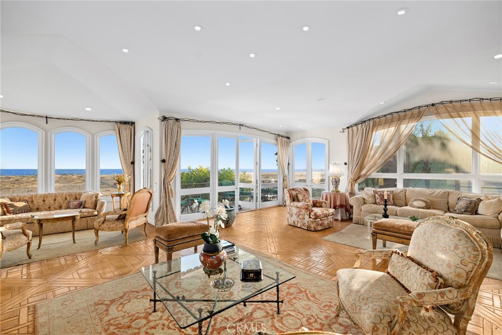 1201 E Balboa Boulevard