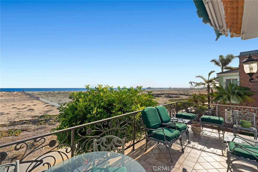 1201 E Balboa Boulevard