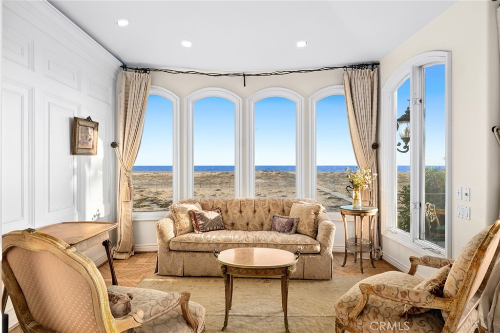 1201 E Balboa Boulevard