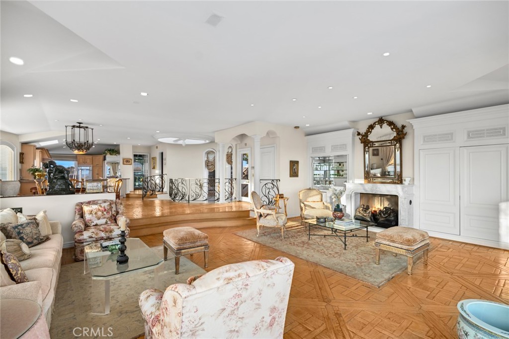 1201 E Balboa Boulevard