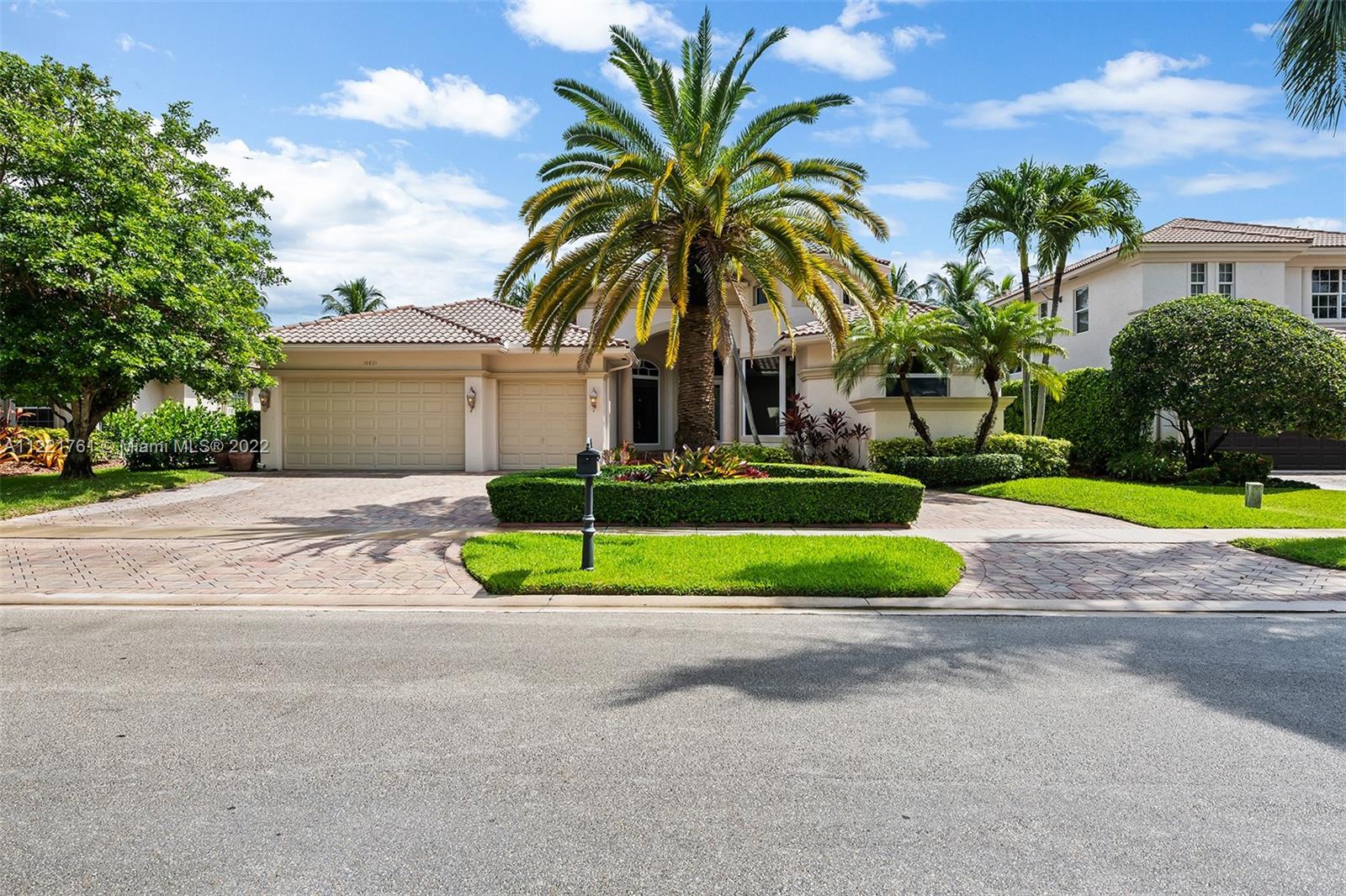 10821 Blue Palm St