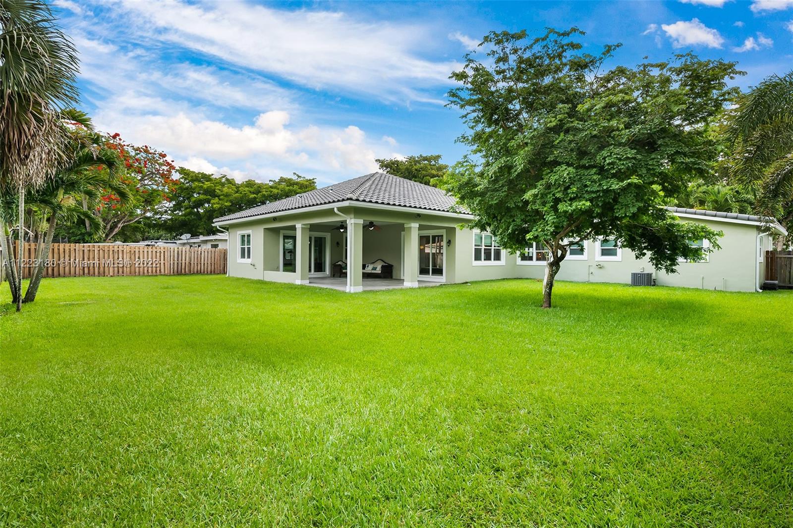 873 Ixora Ln