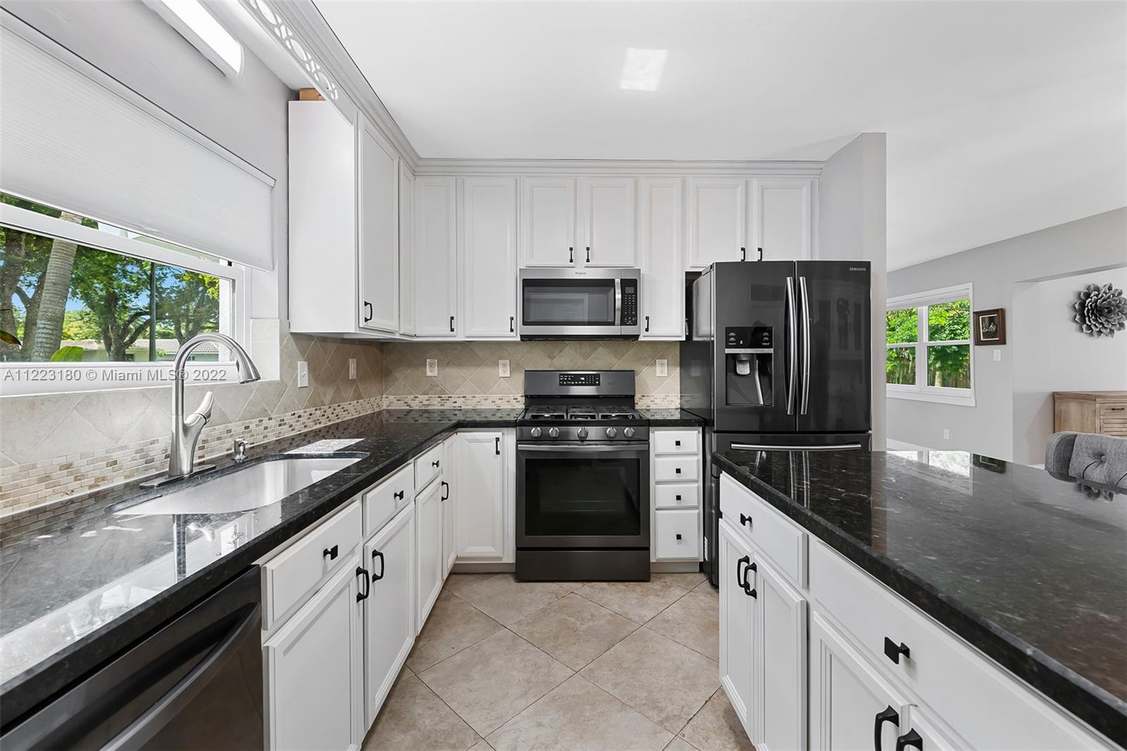 873 Ixora Ln