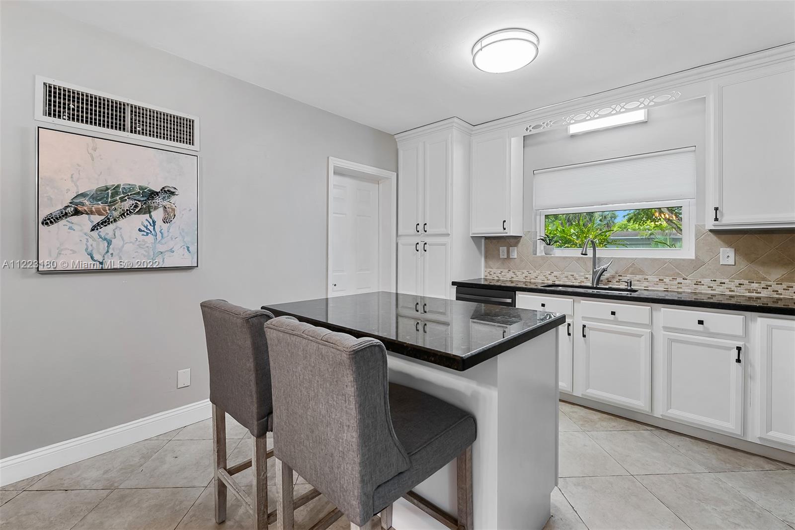 873 Ixora Ln