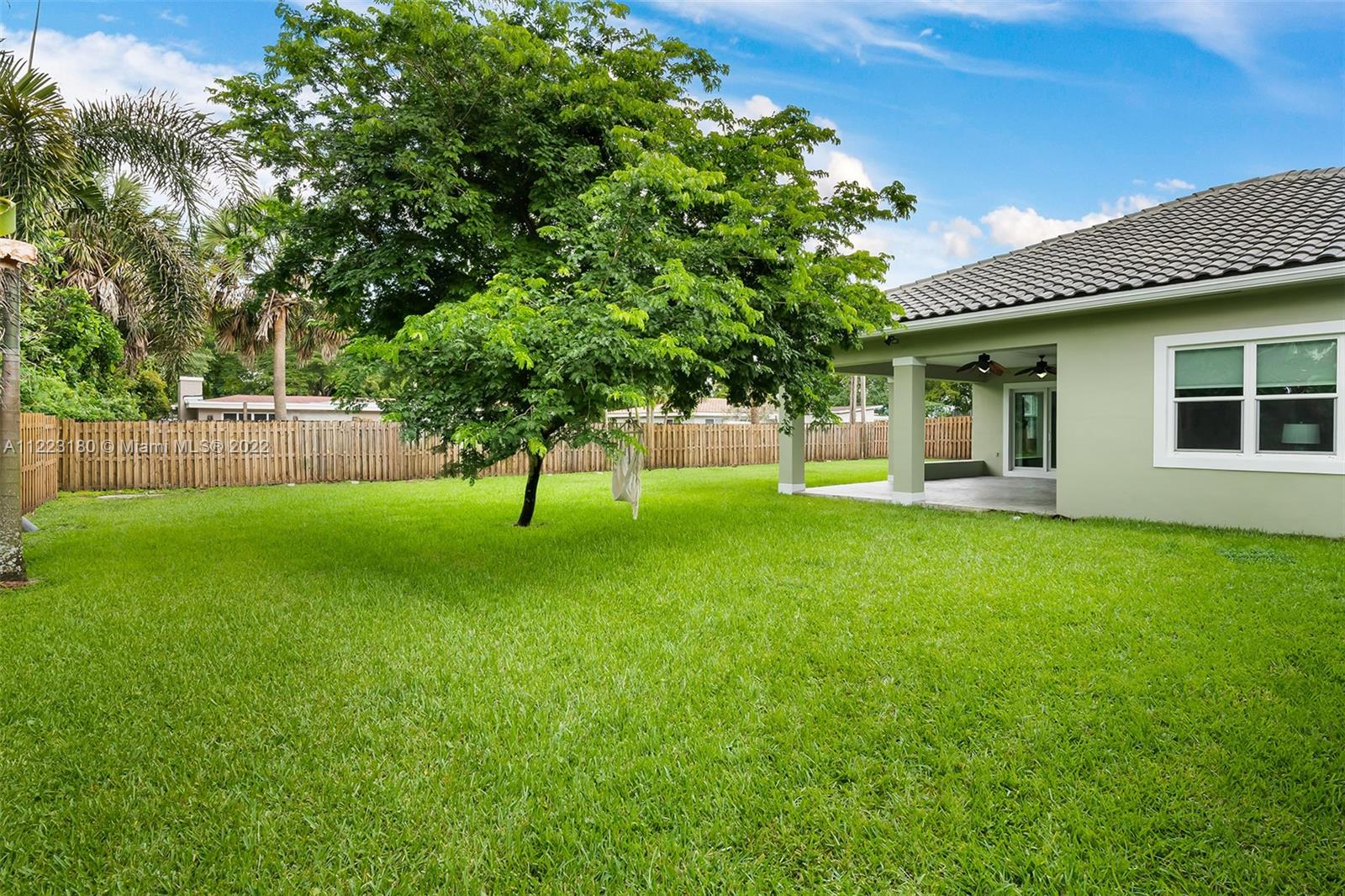 873 Ixora Ln