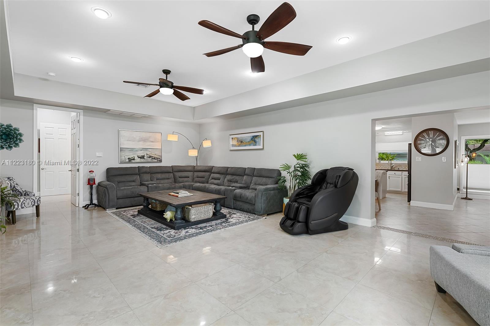 873 Ixora Ln
