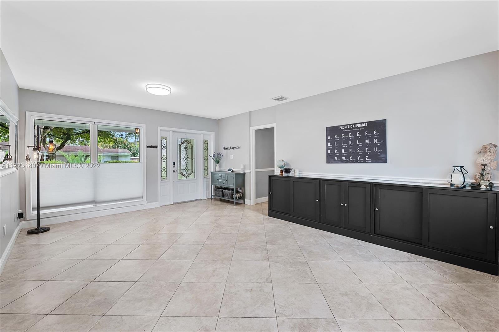 873 Ixora Ln