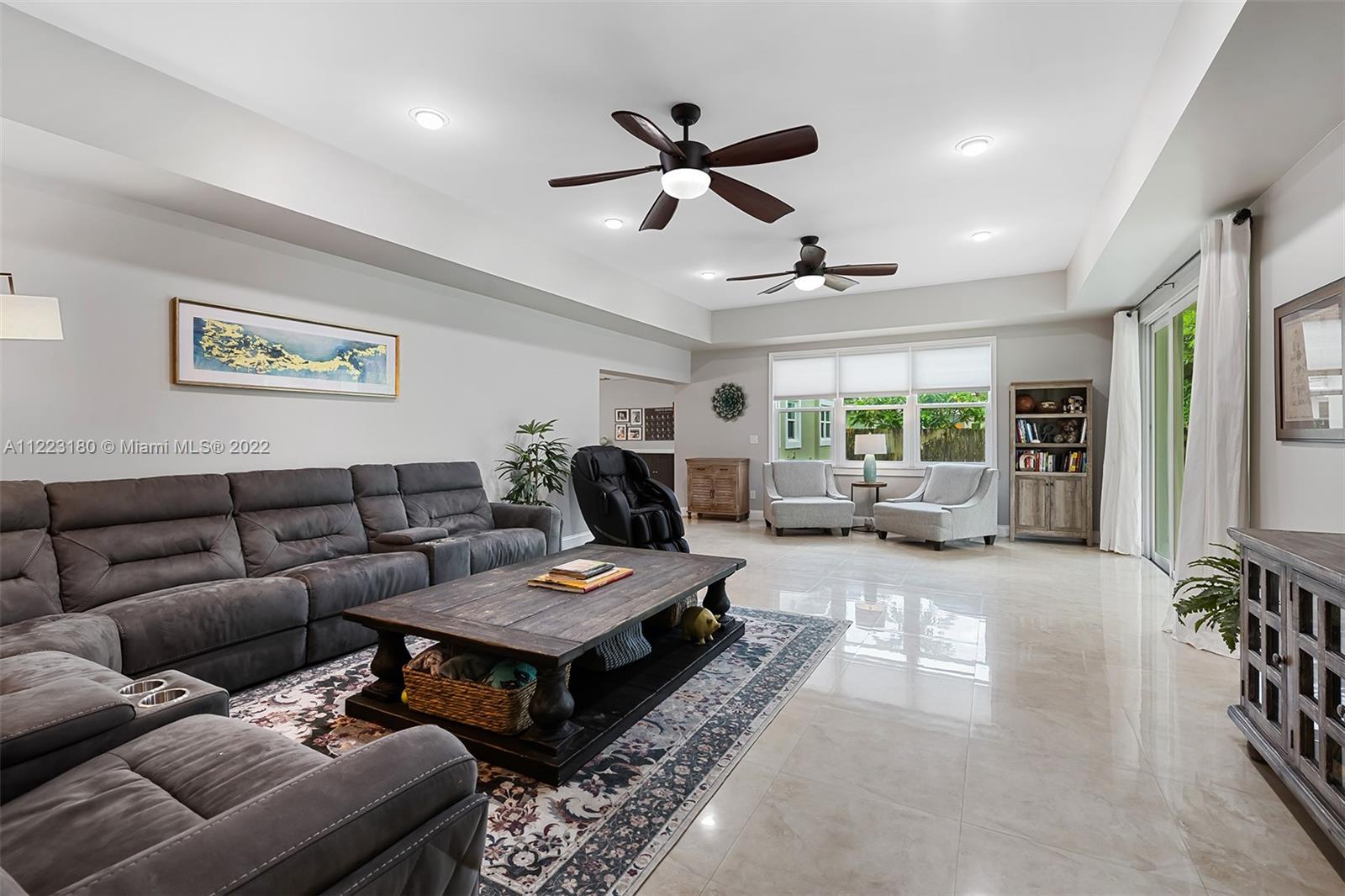 873 Ixora Ln
