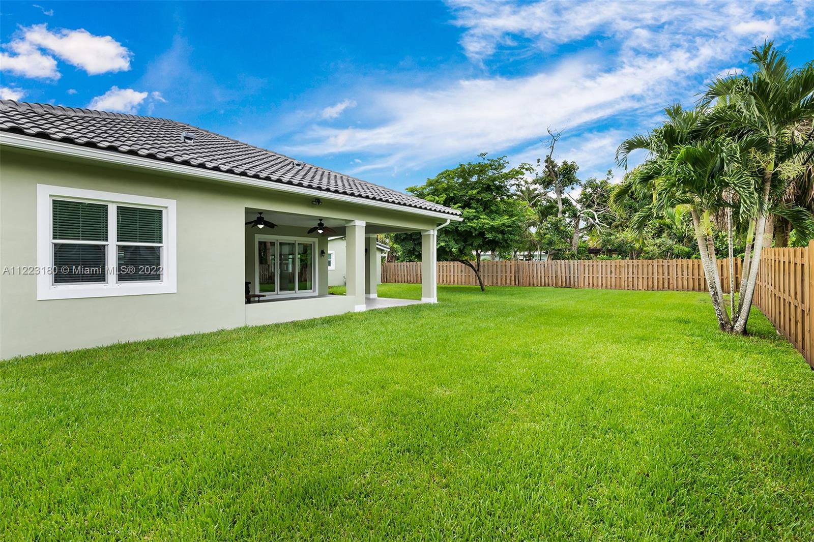 873 Ixora Ln