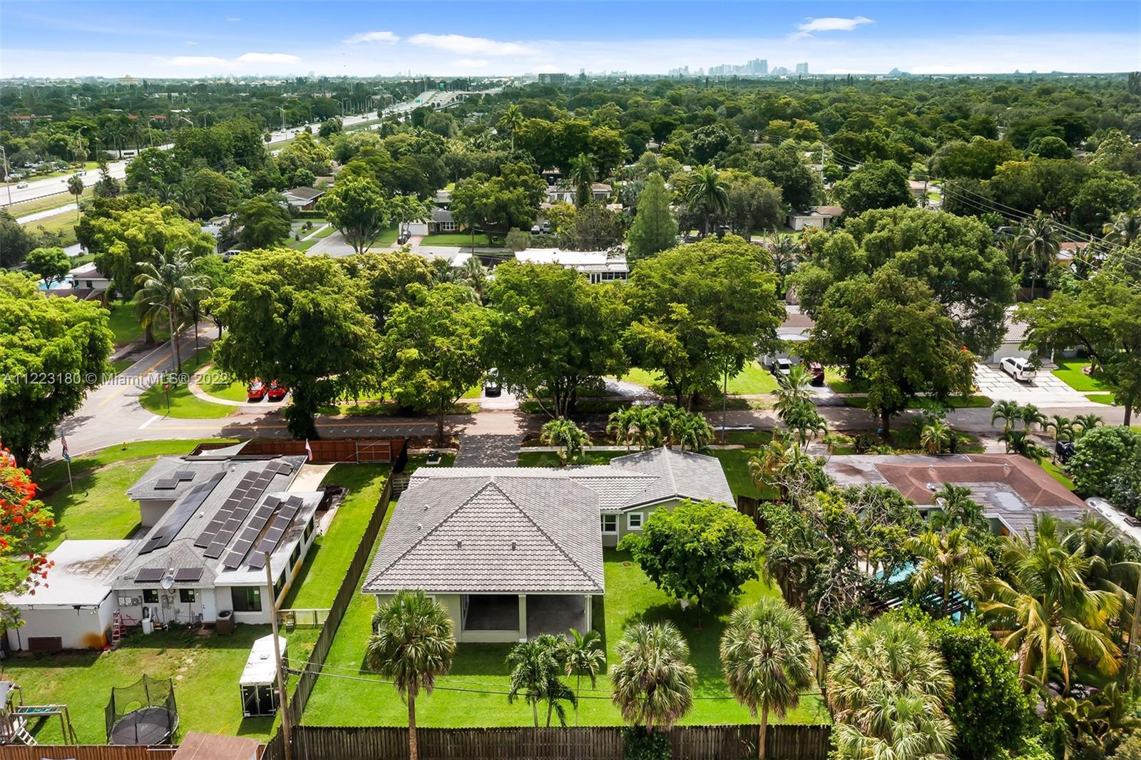 873 Ixora Ln