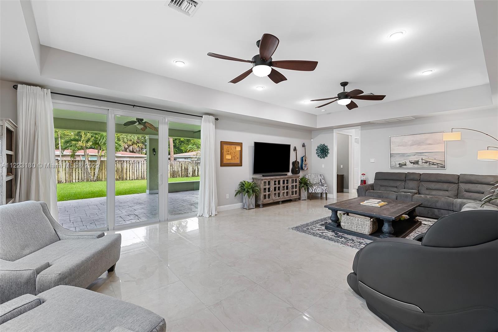 873 Ixora Ln