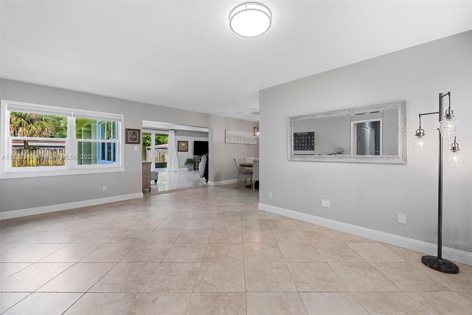 873 Ixora Ln