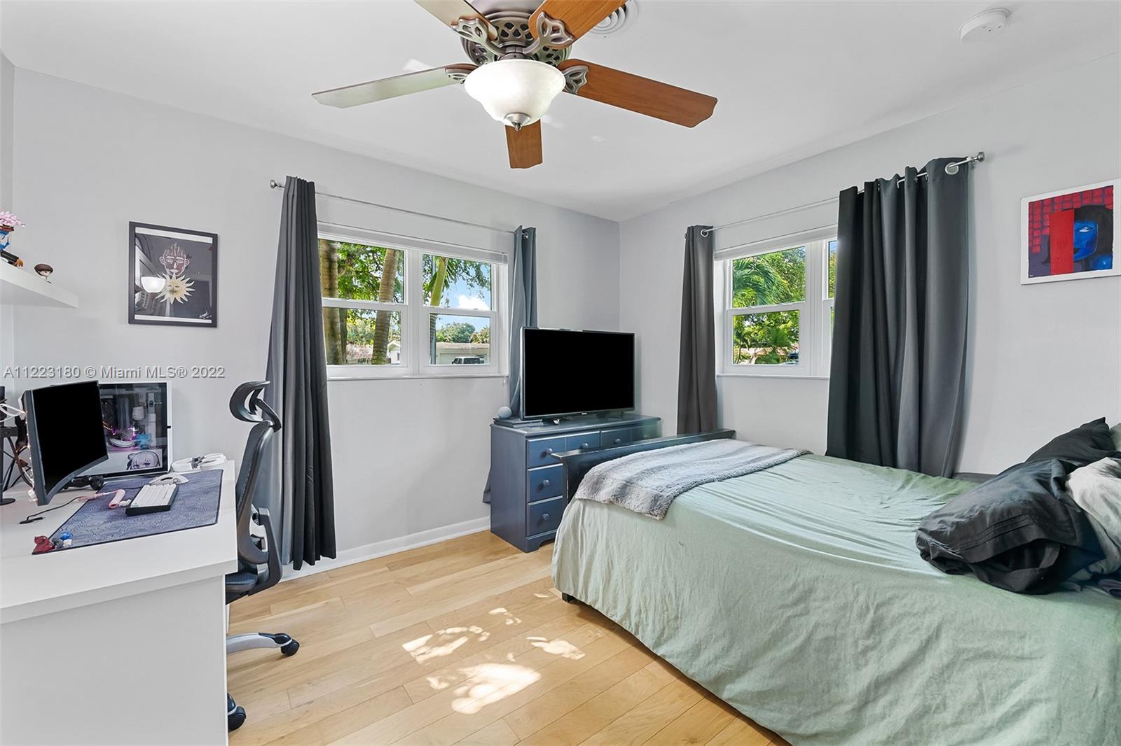 873 Ixora Ln
