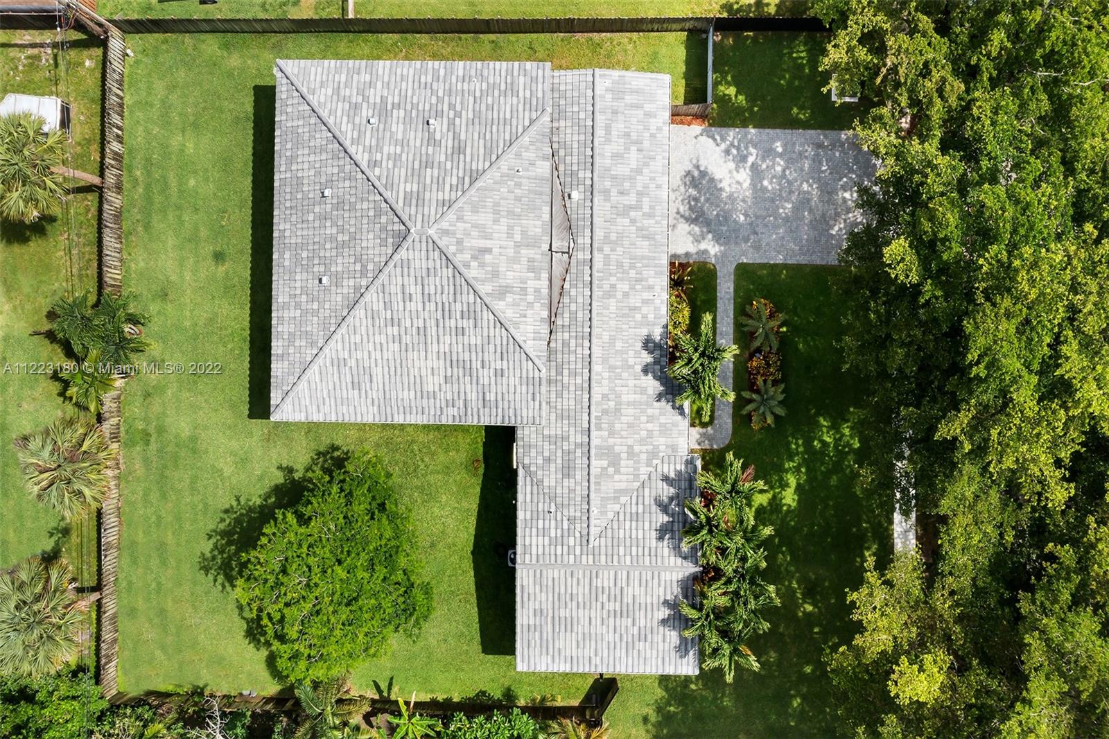 873 Ixora Ln