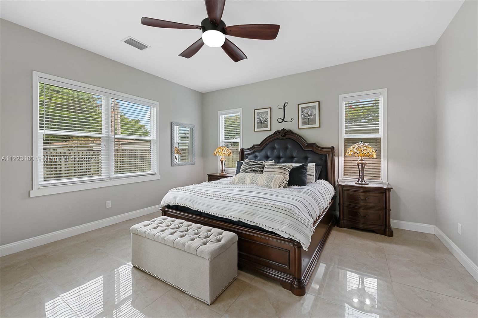 873 Ixora Ln