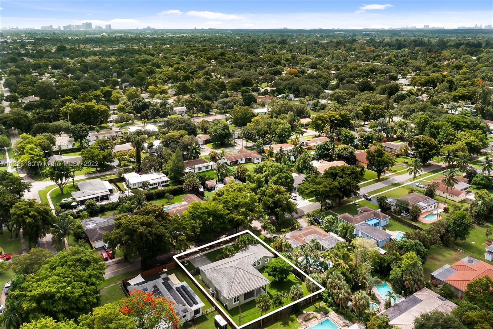 873 Ixora Ln
