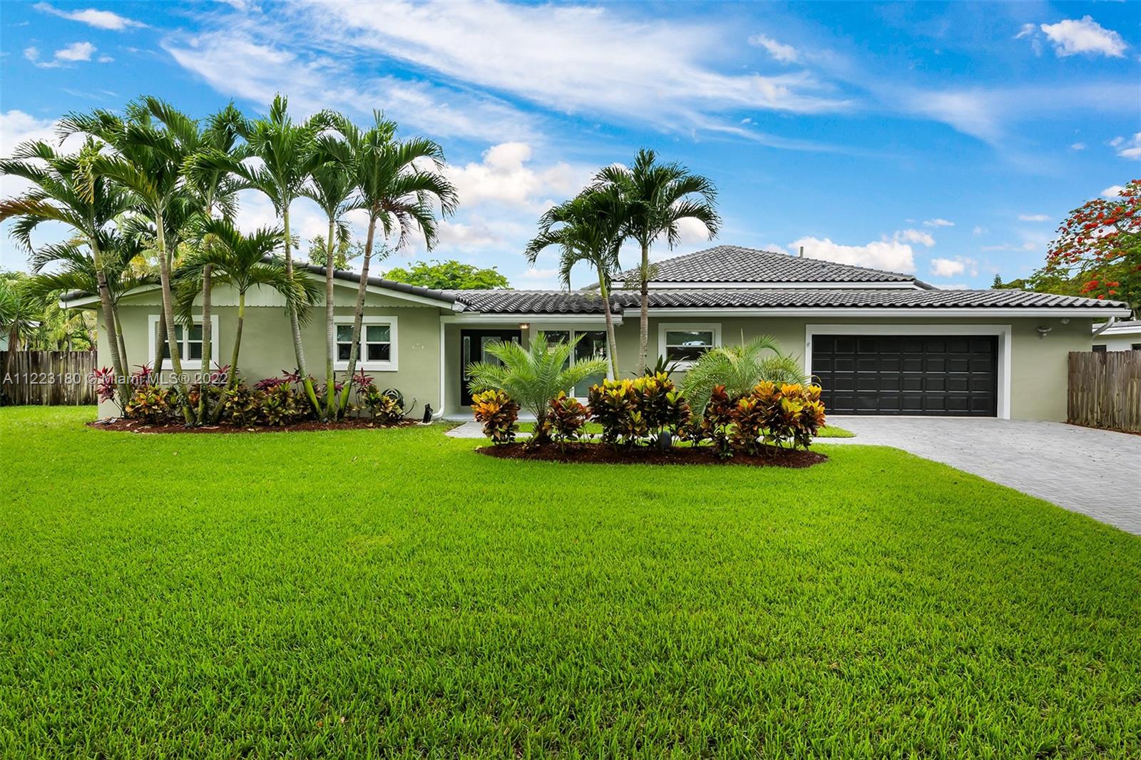 873 Ixora Ln