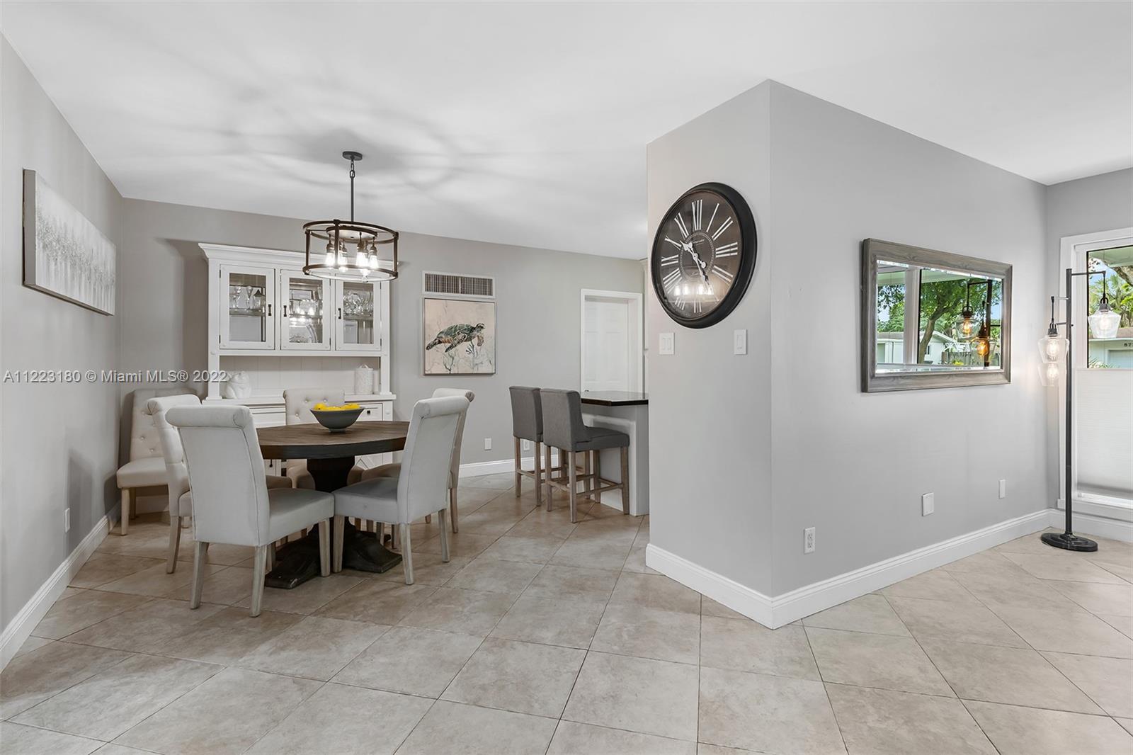 873 Ixora Ln