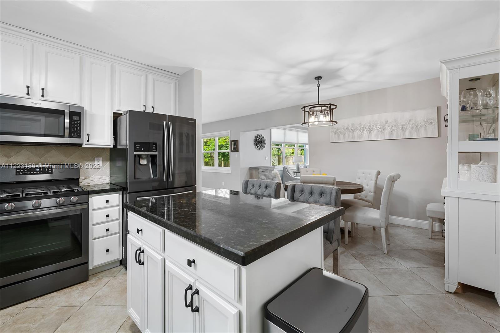 873 Ixora Ln