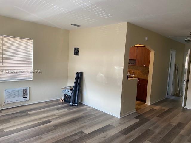 1142 NE 15th Ave Unit: B