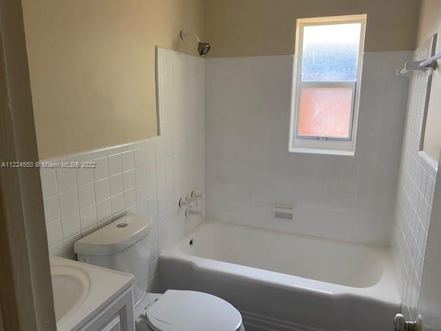 1142 NE 15th Ave Unit: B