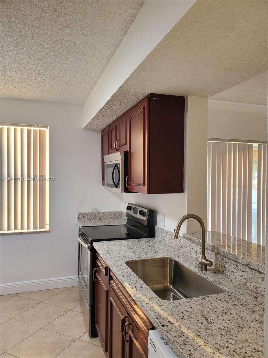 165 NW 96th Ter Unit: 3-101