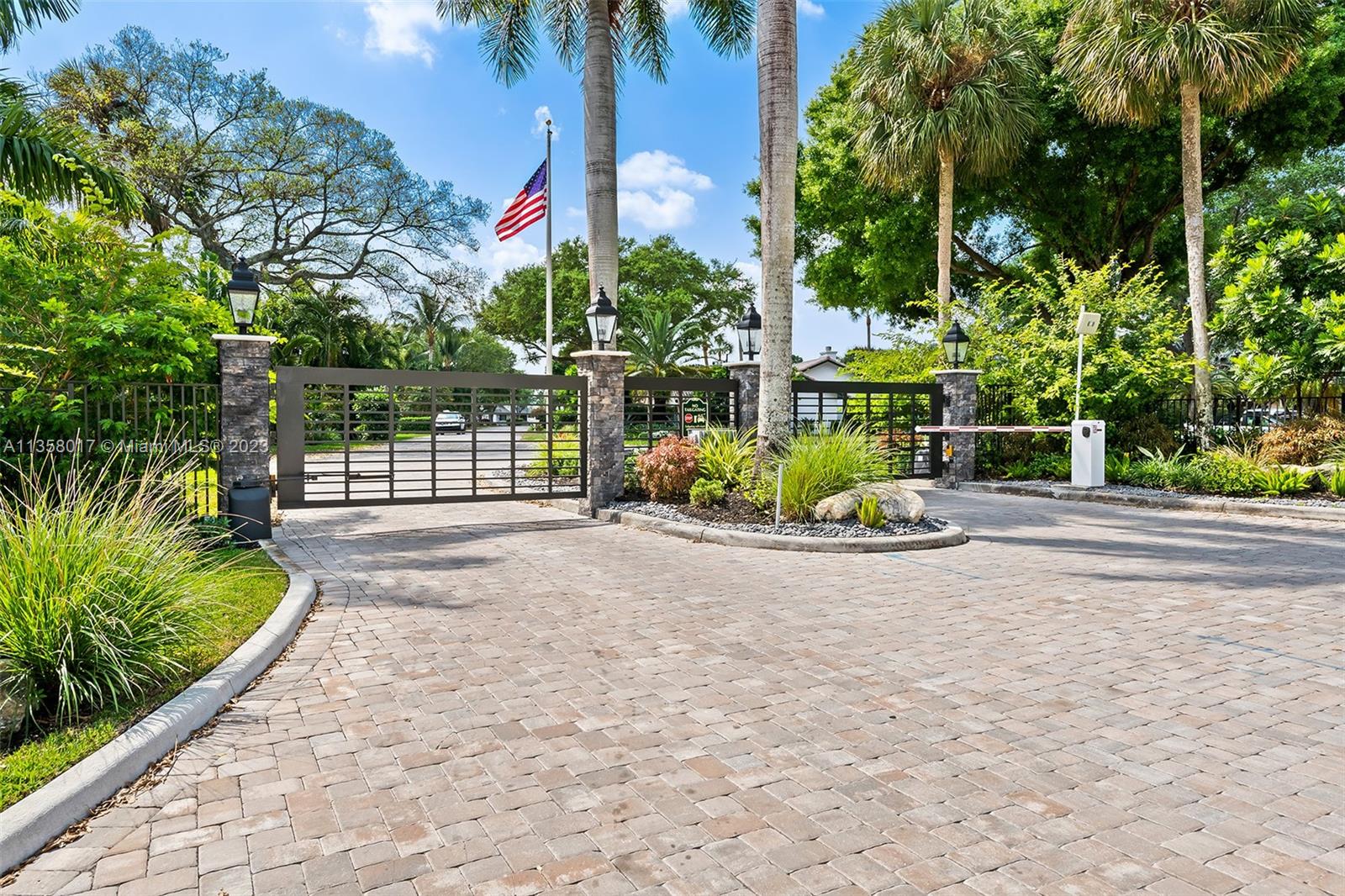 2689 Oak Tree Dr