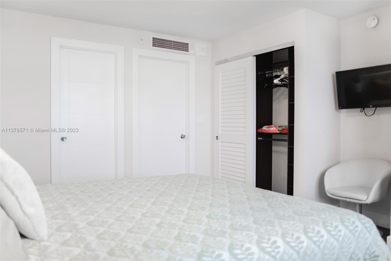 6039 Collins Ave Unit: 937