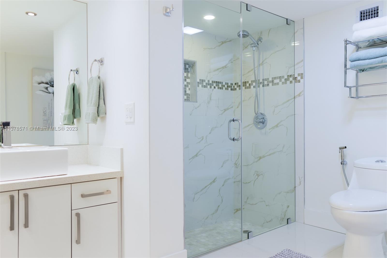 6039 Collins Ave Unit: 937
