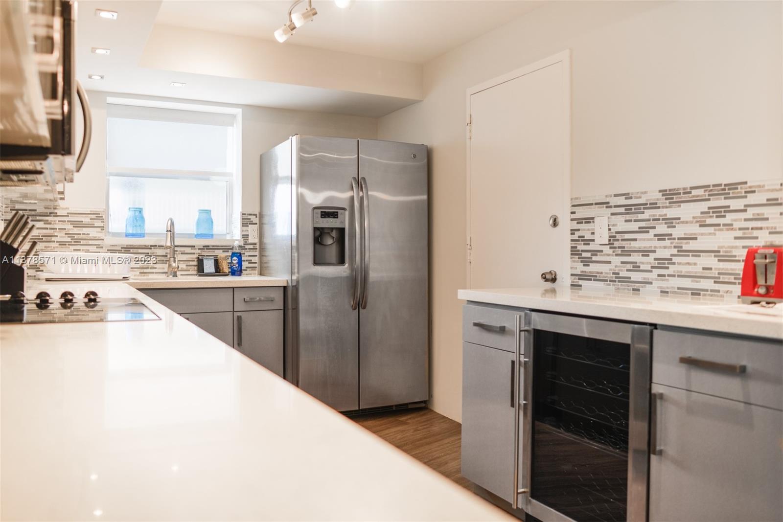 6039 Collins Ave Unit: 937