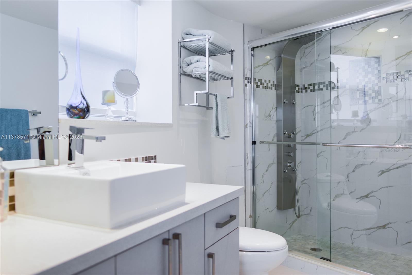 6039 Collins Ave Unit: 937