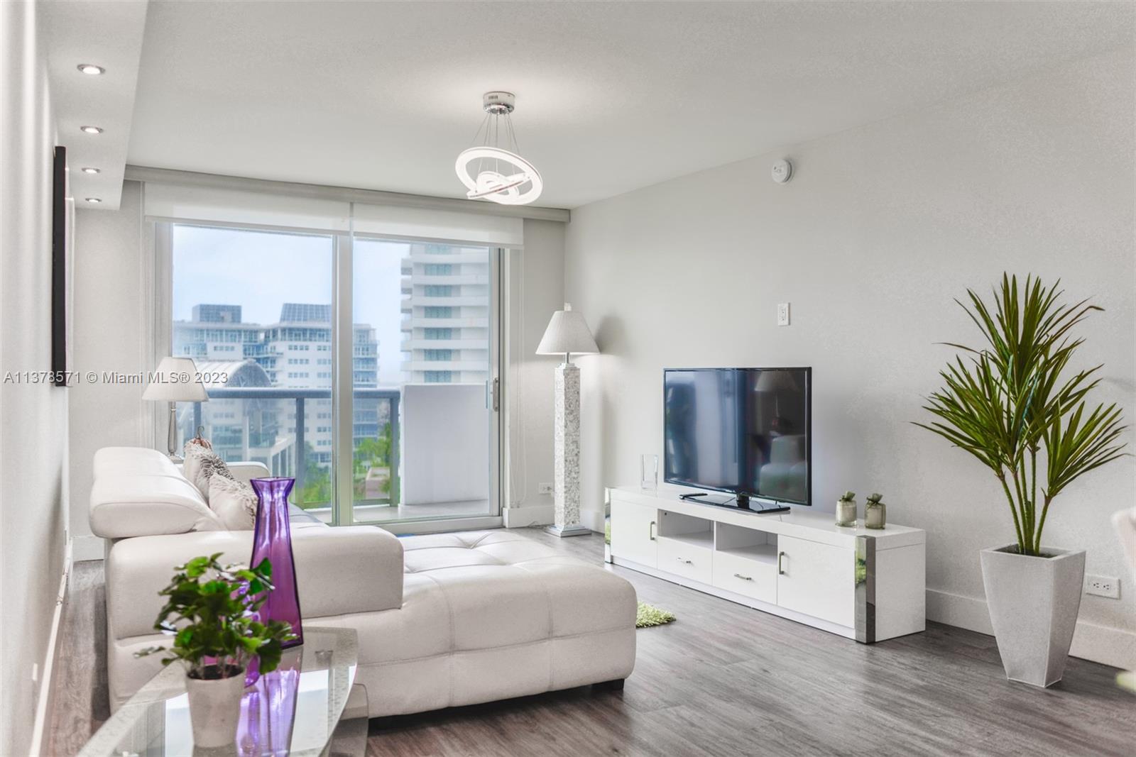 6039 Collins Ave Unit: 937