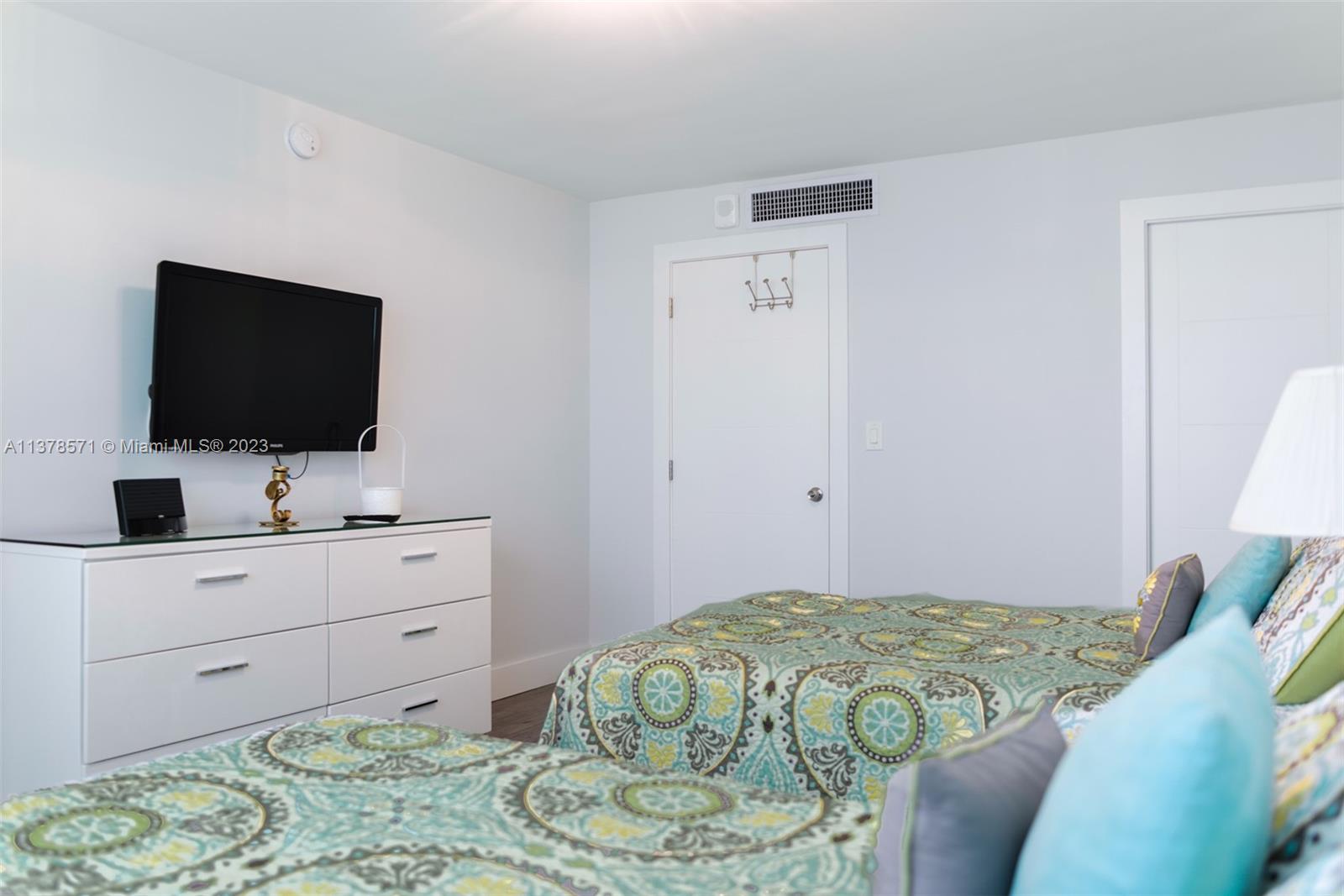 6039 Collins Ave Unit: 937