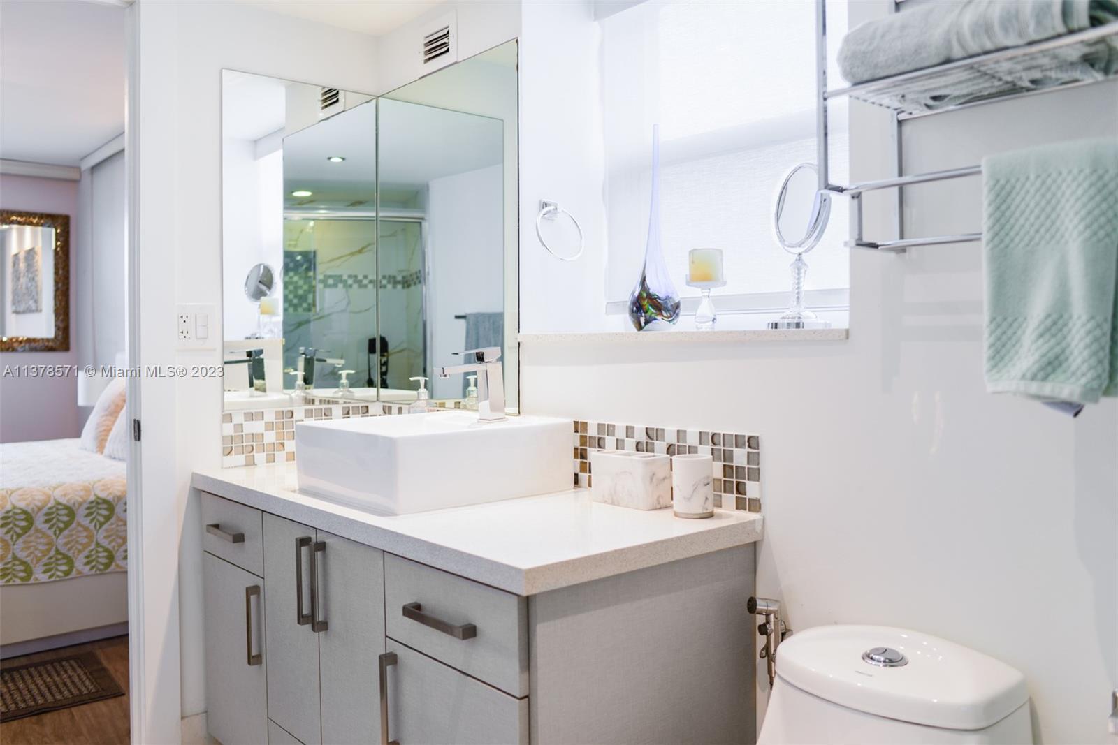 6039 Collins Ave Unit: 937