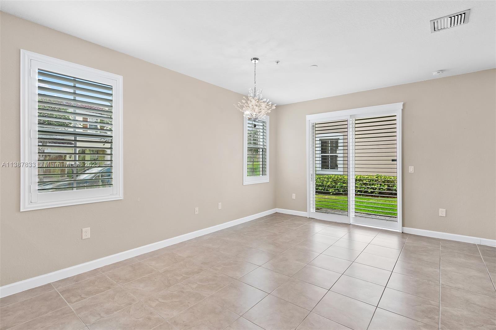 12430 Emerald Creek Mnr