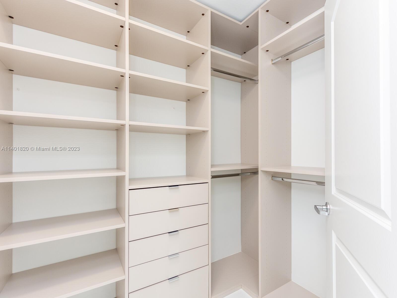 2420 Diana Dr Unit: 207