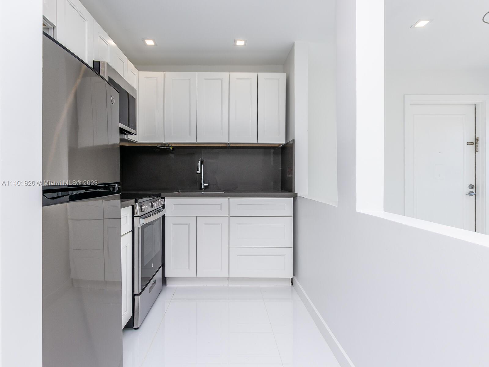 2420 Diana Dr Unit: 207