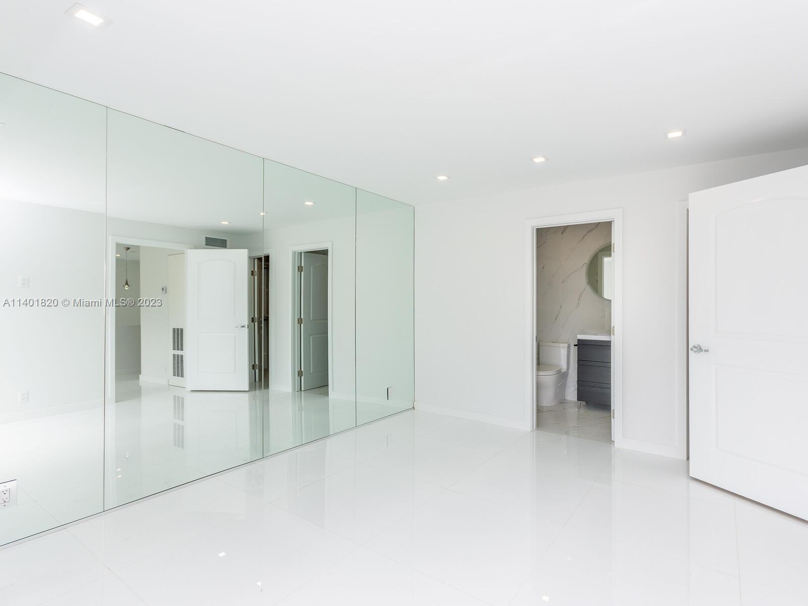 2420 Diana Dr Unit: 207