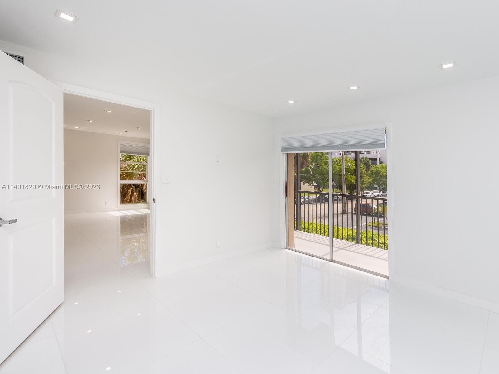 2420 Diana Dr Unit: 207