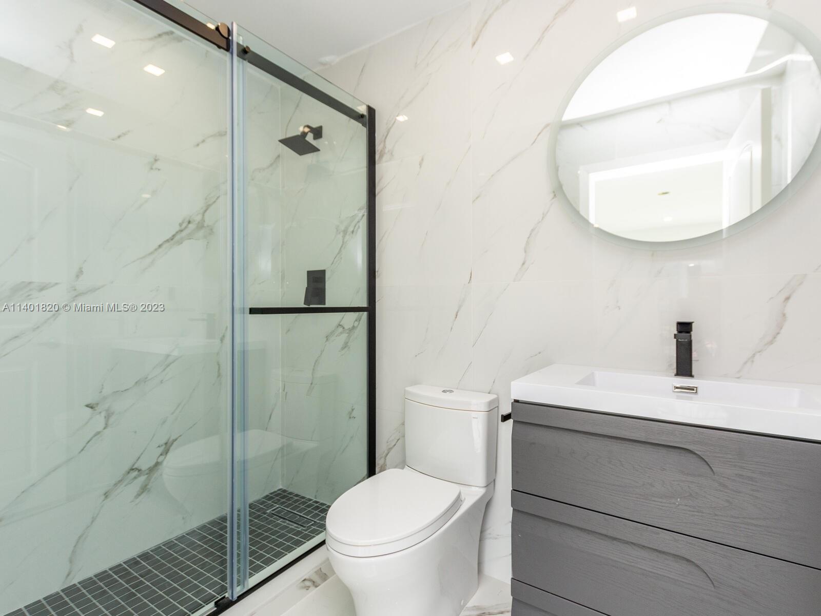 2420 Diana Dr Unit: 207