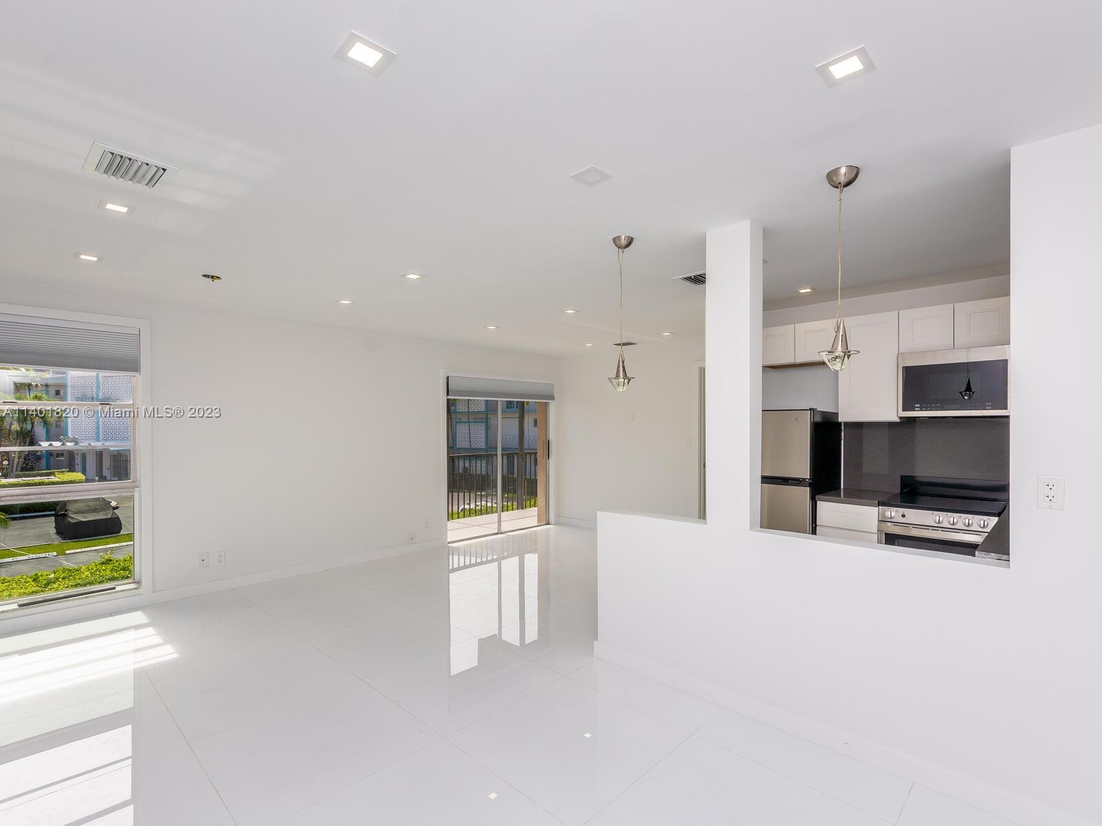 2420 Diana Dr Unit: 207