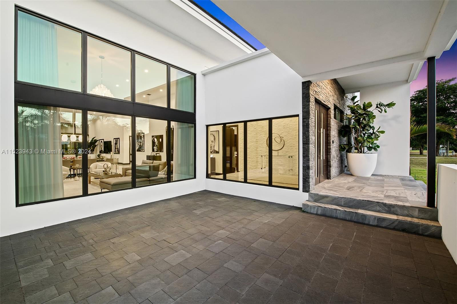 2610 Oak Park Dr
