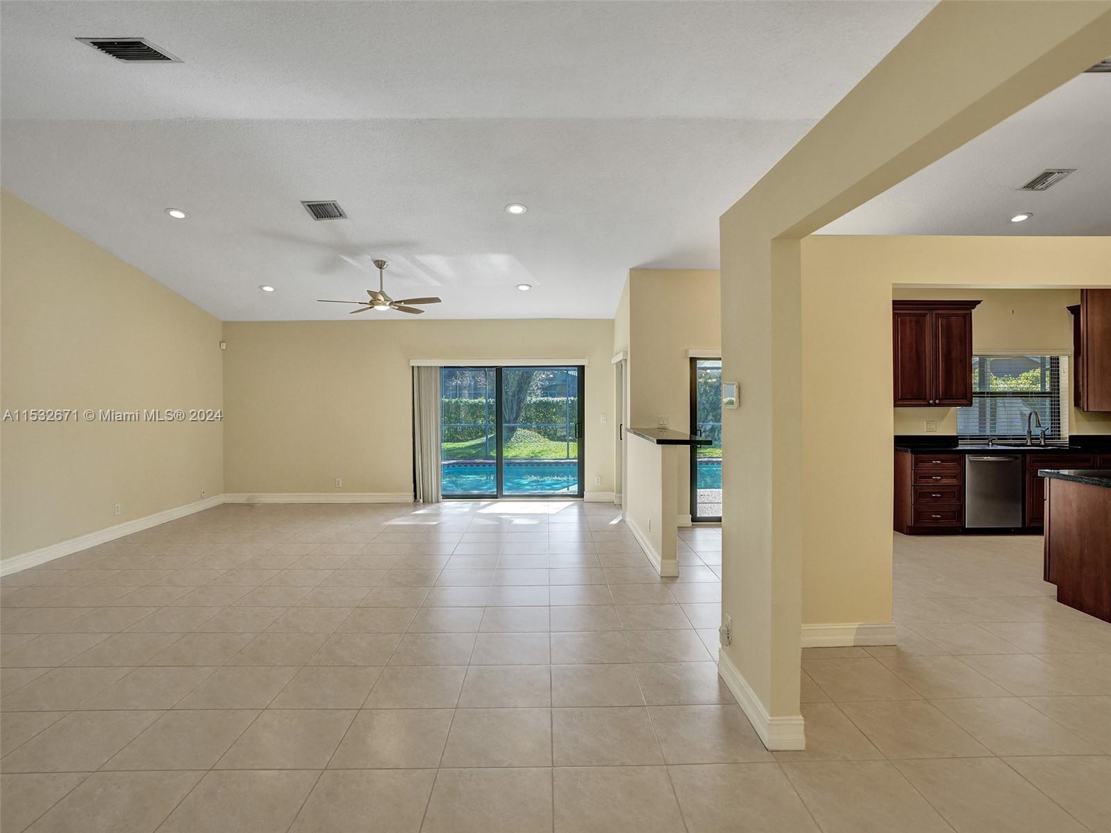 5477 NW 88th Ter