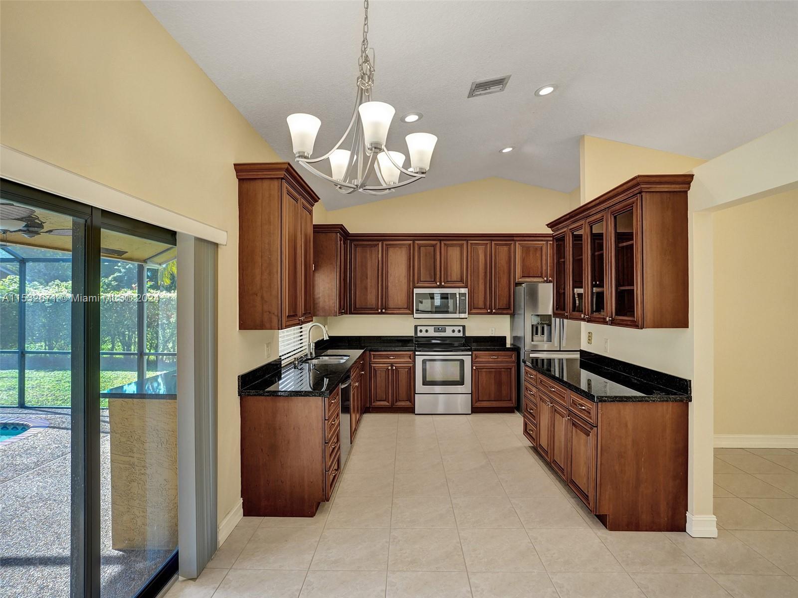 5477 NW 88th Ter
