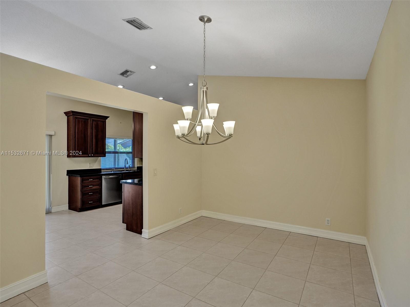 5477 NW 88th Ter