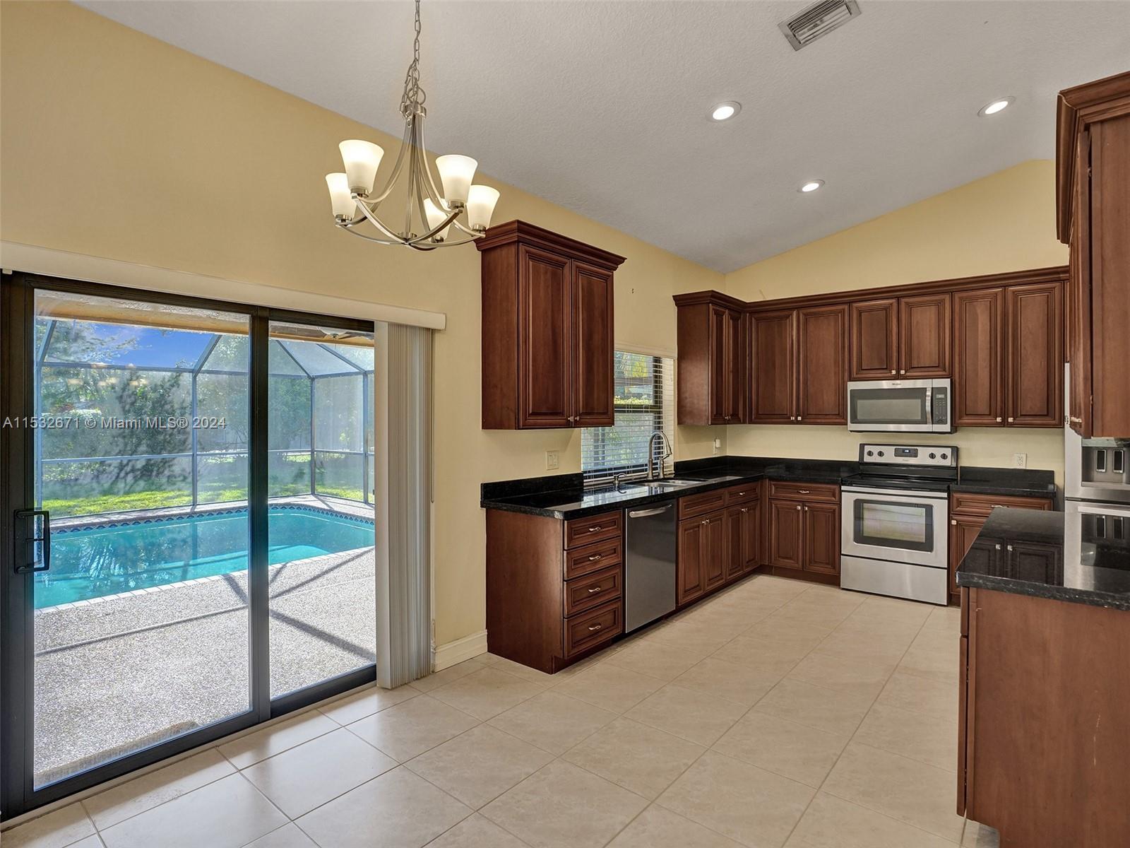 5477 NW 88th Ter