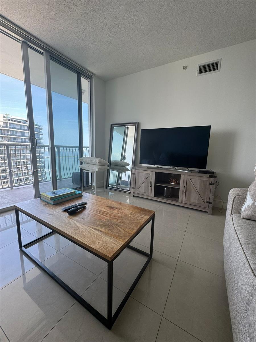 1750 N Bayshore Dr # 5305