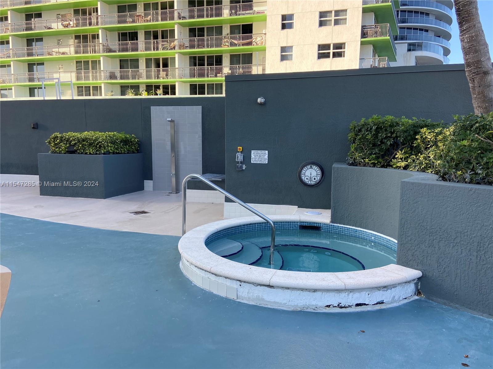 1750 N Bayshore Dr # 5305