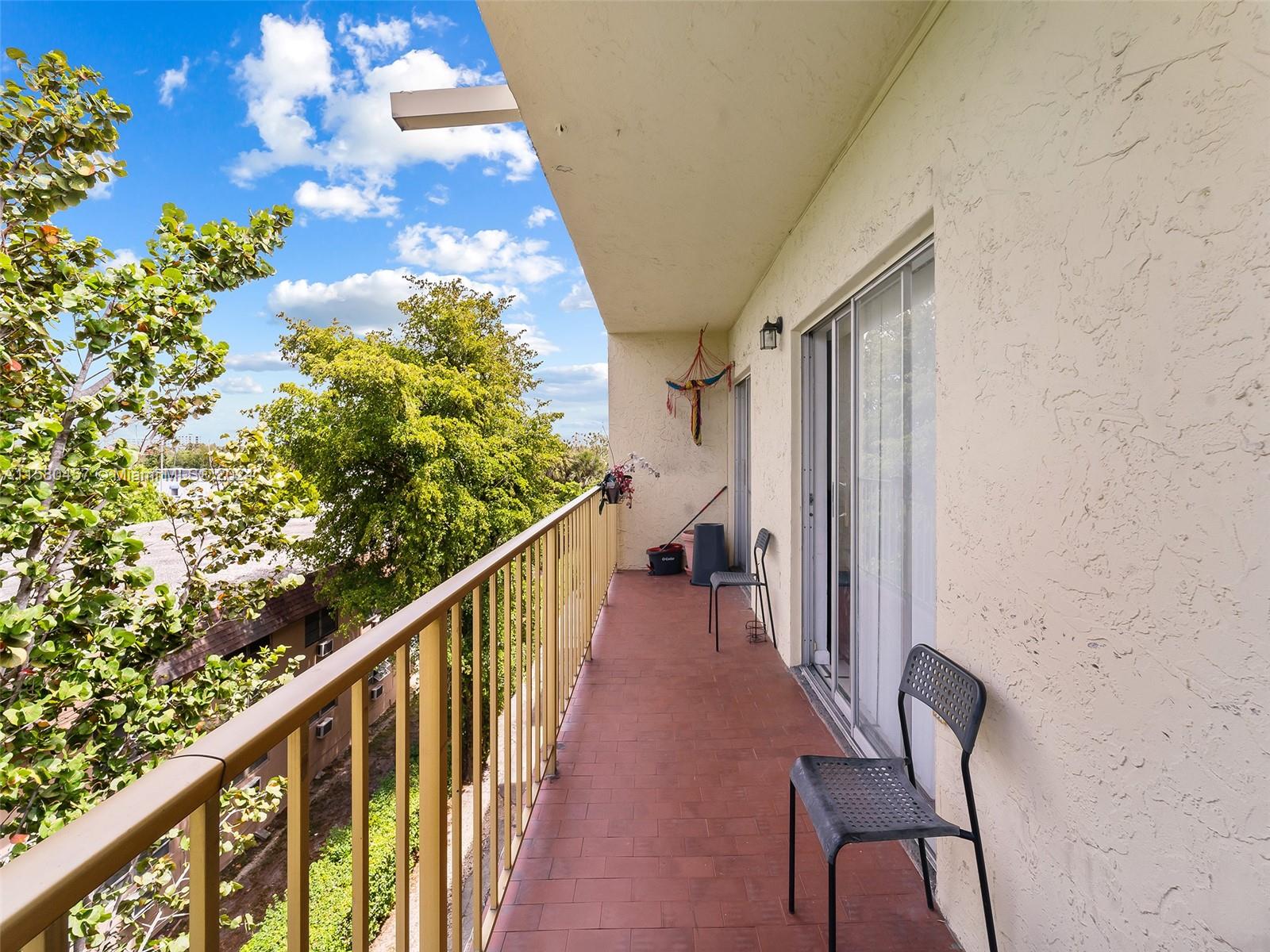 309 S Royal Poinciana Blvd # 401