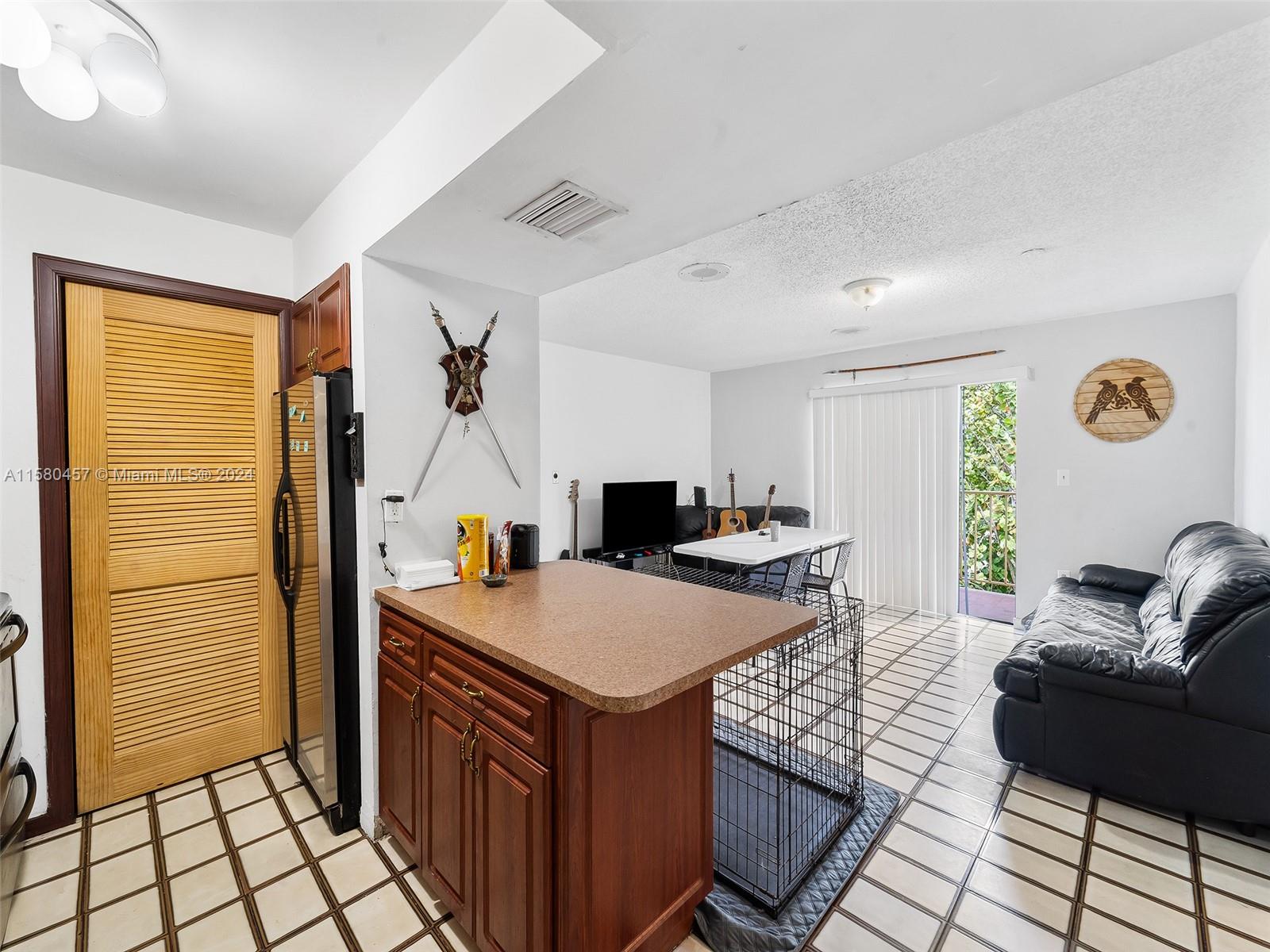309 S Royal Poinciana Blvd # 401